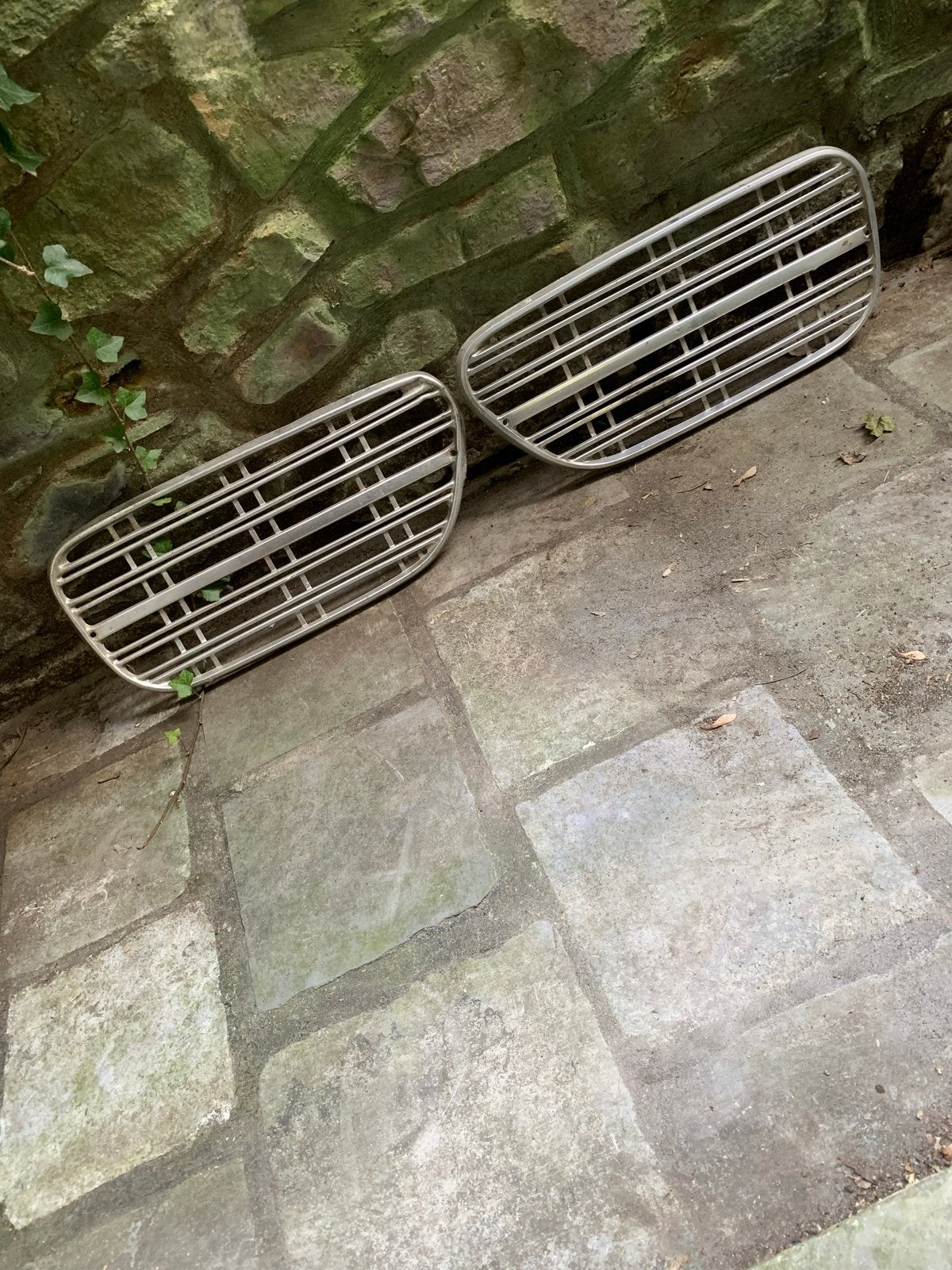 Grille set (links en rechts) voor Volvo Amazon 1961-1967, Auto-onderdelen, Gebruikt, Voor, Ophalen of Verzenden, Spatbord