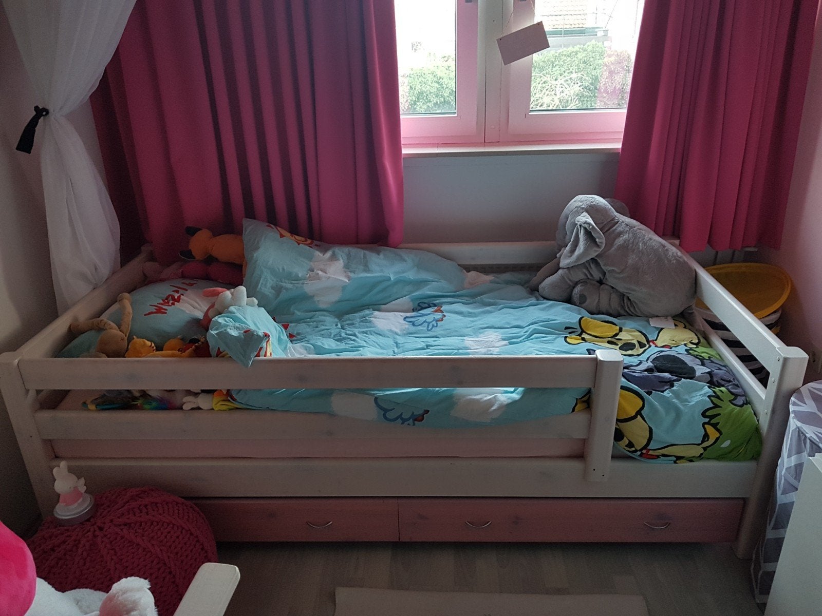 1-persoonsbed met bijpassende ladenkast whitewash en roze, Kinderen en Baby's, Kinderkamer | Bedden, Ophalen, 85 tot 100 cm, Zo goed als nieuw
