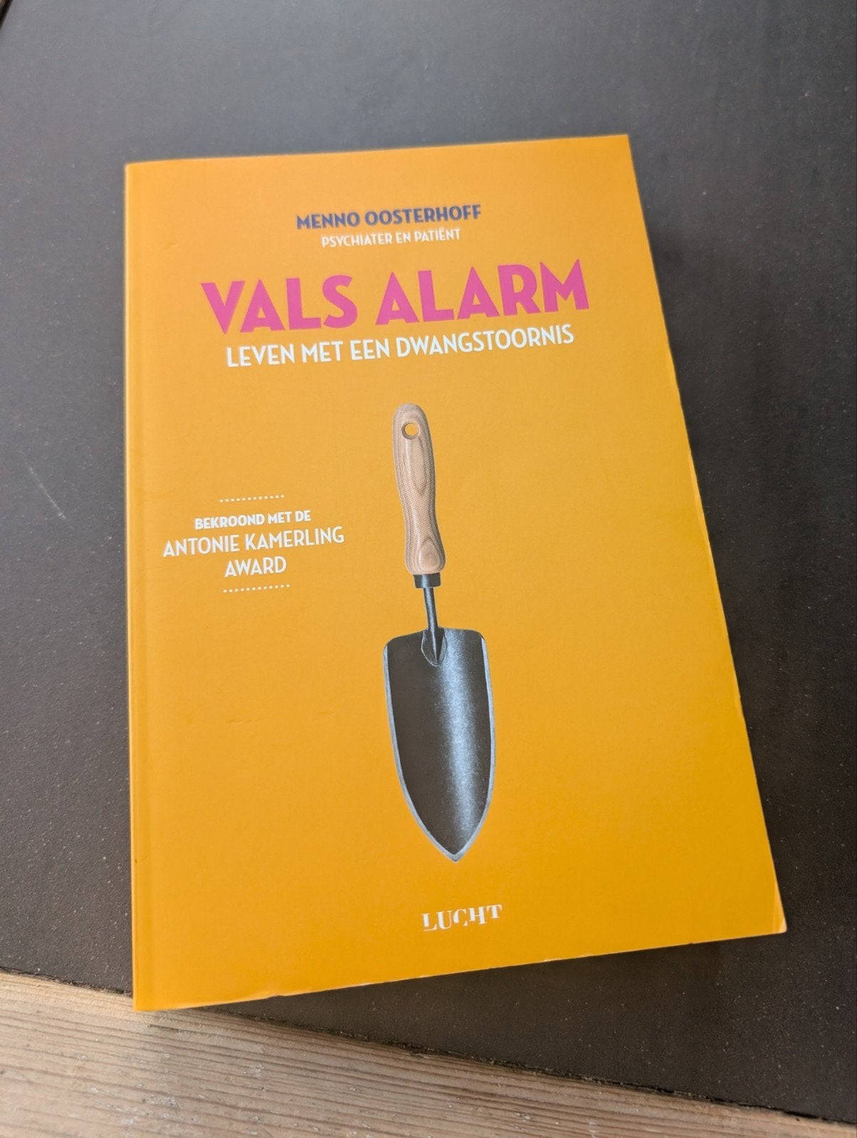 Vals Alarm Leven met een dwangstoornis - Menno Oosterhoff, Ophalen of Verzenden, Gelezen, Menno Oosterhoff