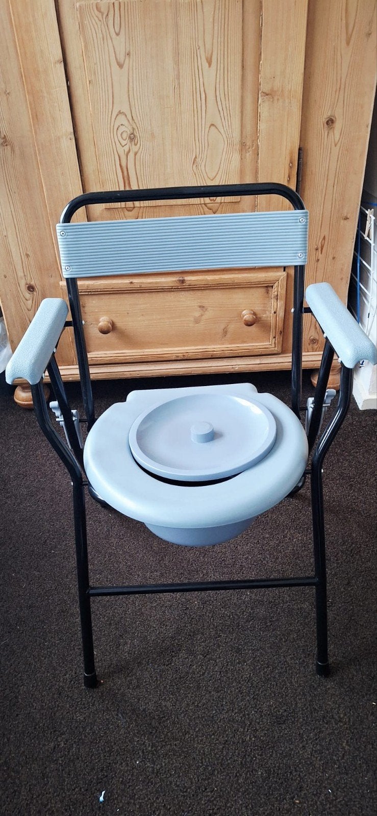 Bijna nieuwe po stoel. Of douche krukje  2 x gebruikt, Ophalen