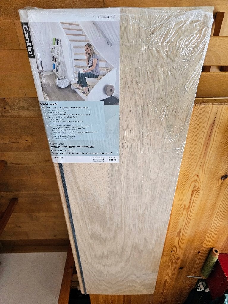 Traprenovatie met eiken overzettreden (nieuw, 2 trappen)