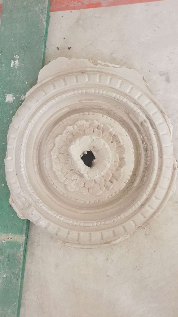 Antieke plafondrozet rozas diameter 54cm, Ophalen, Nieuw, 200 tot 250 cm, Plinten