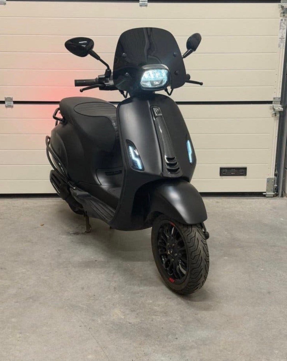 Matzwarte Vespa Sprint - Zo goed als nieuw!, Fietsen en Brommers, Scooters | Vespa, Ophalen, Overige modellen, Maximaal 45 km/u