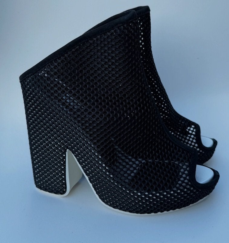 Balenciaga fluwelen sandalen met sleehak maat 39, Balenciaga, Verzenden, Zwart, Sandalen of Muiltjes