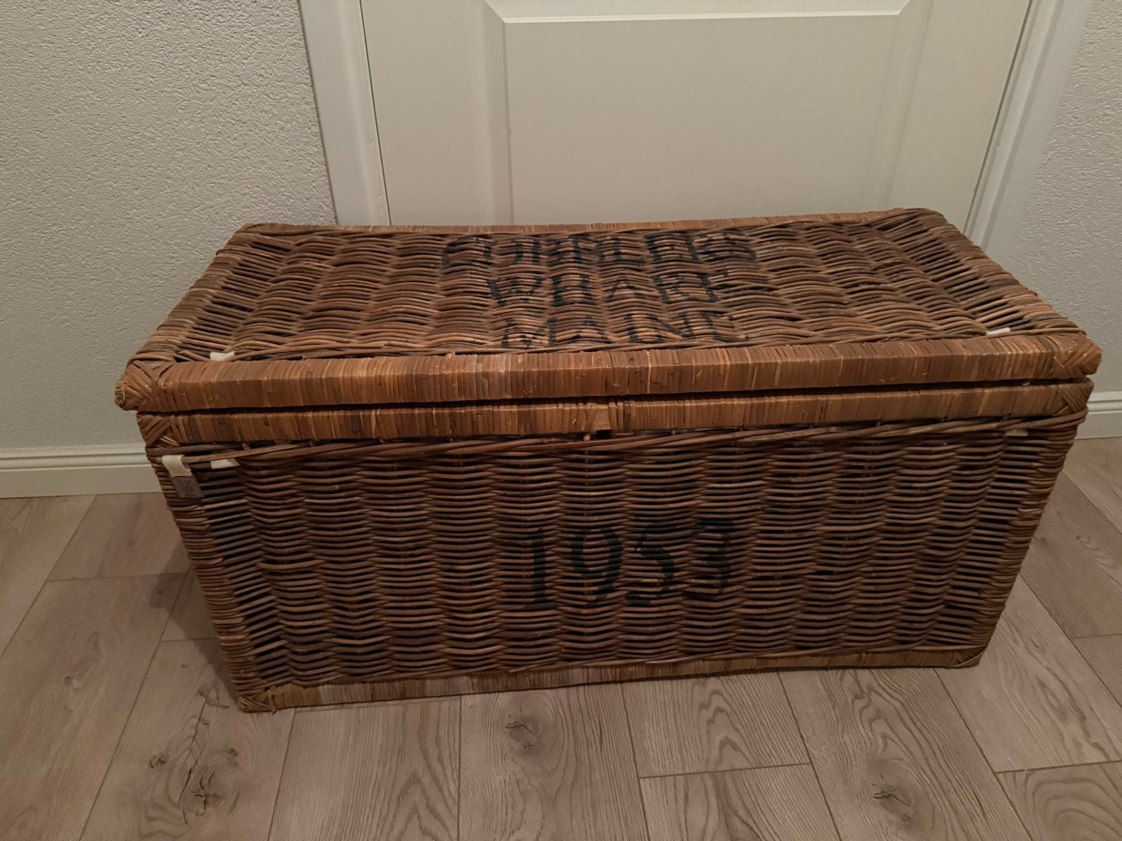 Riviera Maison mand - Vintage rieten opbergkist 1953, Huis en Inrichting, Ophalen, Overige materialen, Minder dan 50 cm, Gebruikt