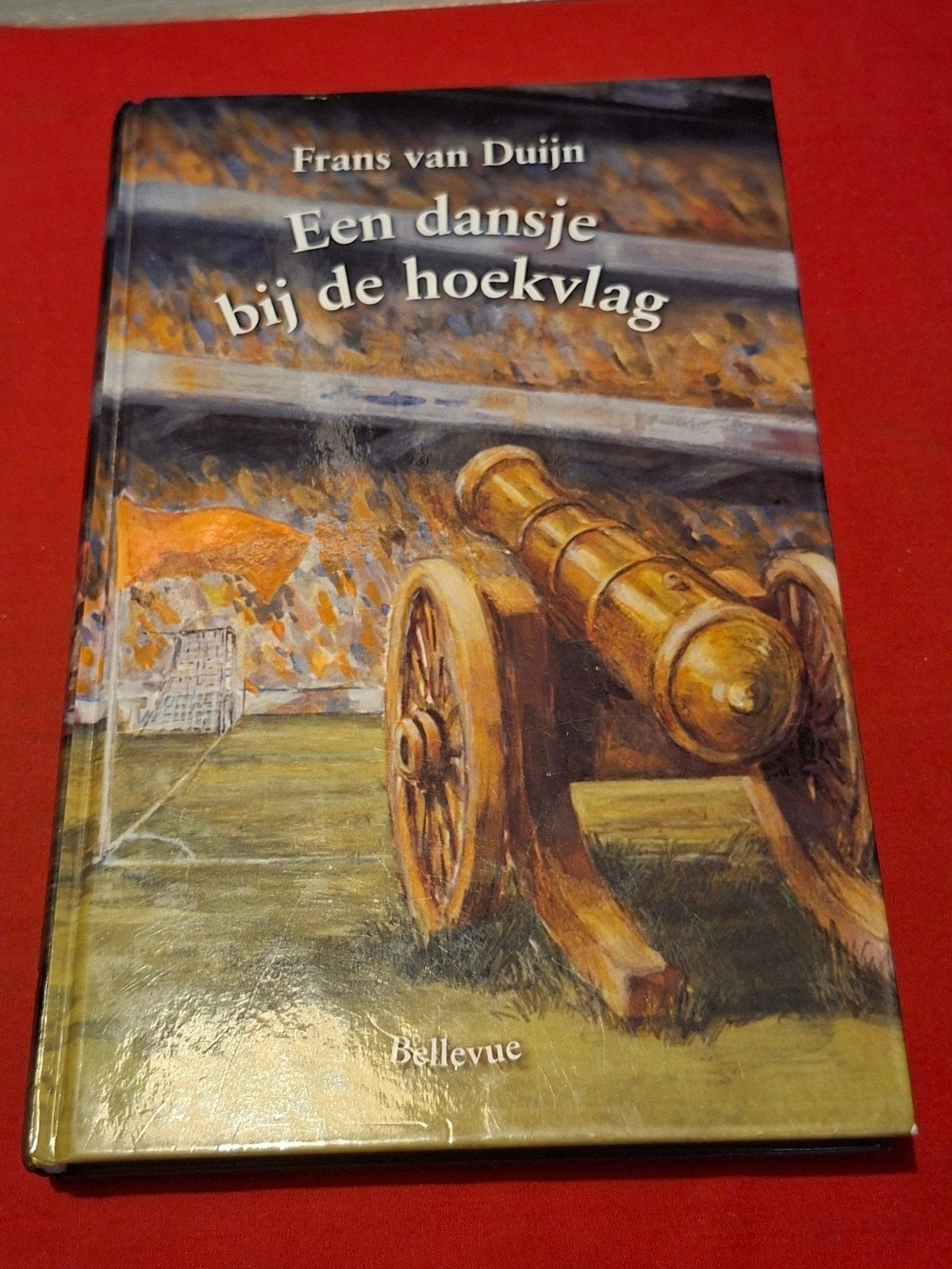 GESIGNEERD Een dansje bij de hoekvlag. Frans van Duijn., Ophalen of Verzenden, Gelezen