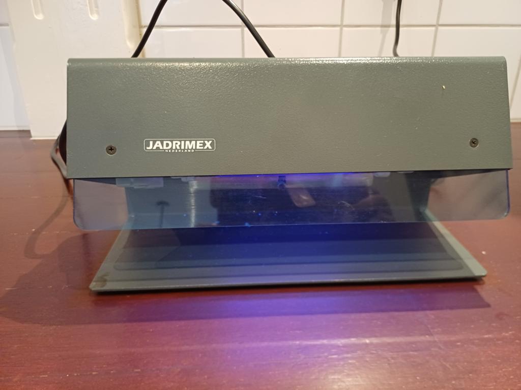 Jadrimex UV lamp geldtester voor echtheid, Postzegels en Munten, Postzegels | Toebehoren, Ophalen of Verzenden, Verzamelalbum