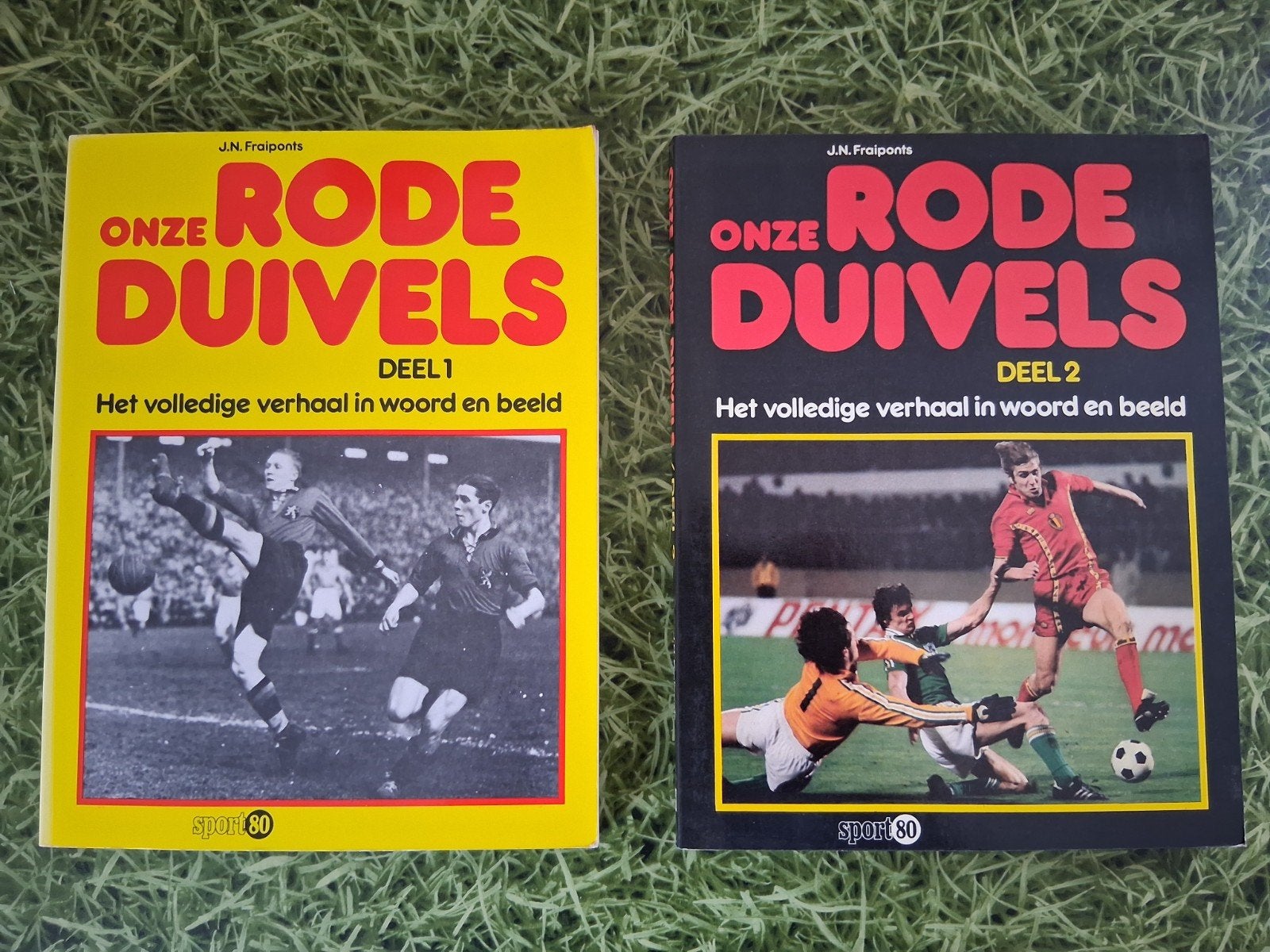 Voetbal boek: Onze Rode Duivels, deel 1 en 2, Ophalen of Verzenden, Gelezen, Balsport