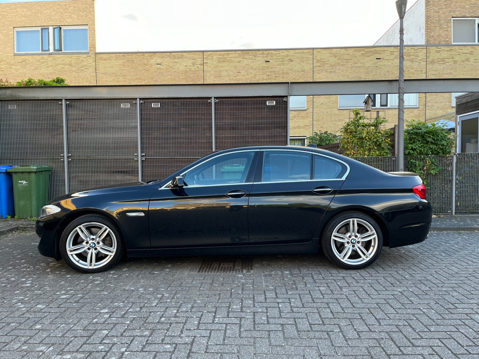 BMW 5-Serie 3.0 535I AUT 2011 Zwart, Auto's, BMW, Automaat, Achterwielaandrijving, Zwart, 1675 kg