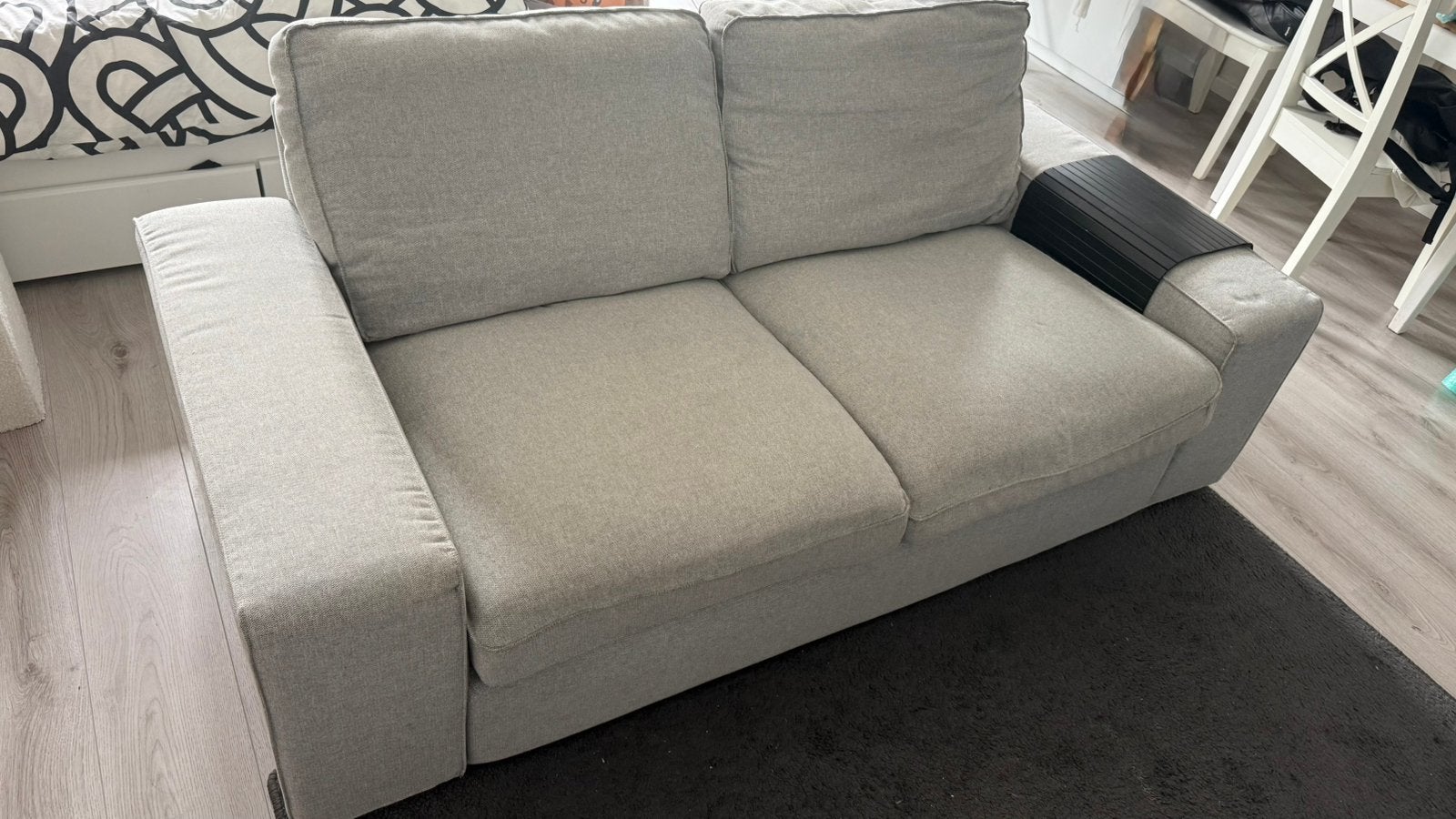 IKEA KIVIK 2-zitsbank lichtgrijs + 2 armleuningtafels, Ophalen, Tweepersoons, 75 tot 100 cm, Zo goed als nieuw