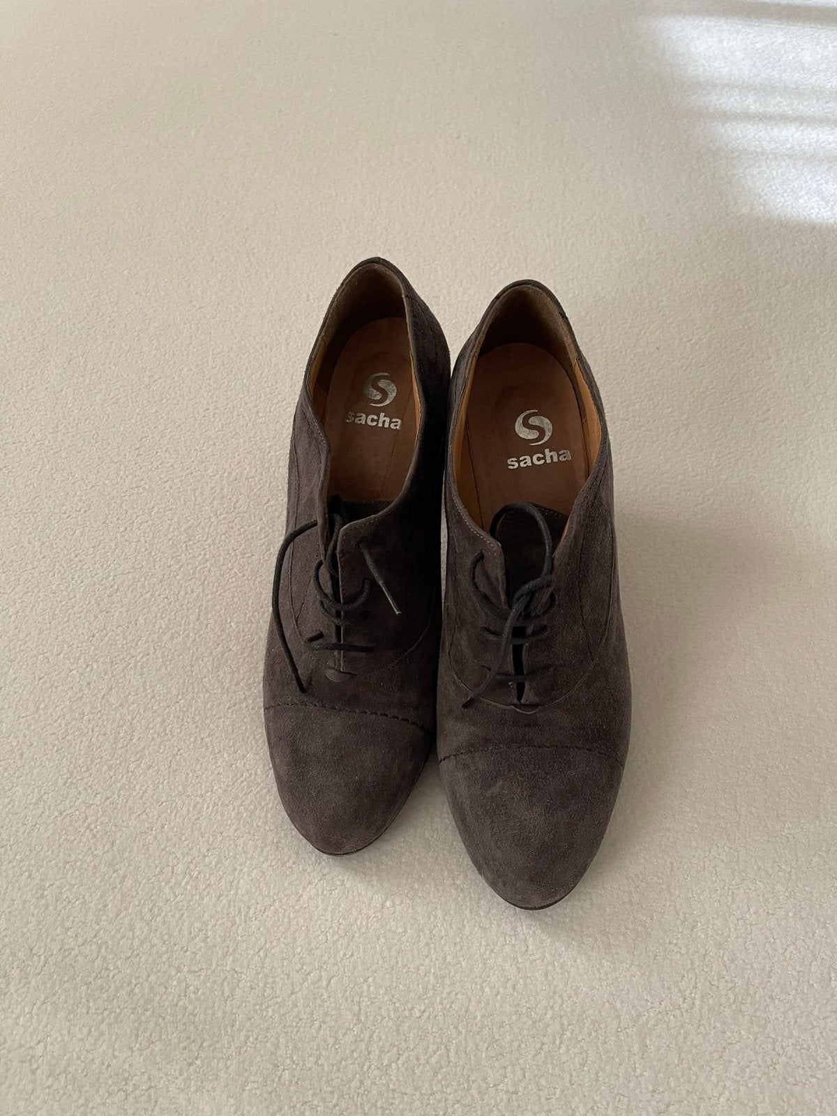 Suède elegante pumps grijs mt 39 nieuw !  Sascha, Ophalen of Verzenden, Nieuw, Grijs