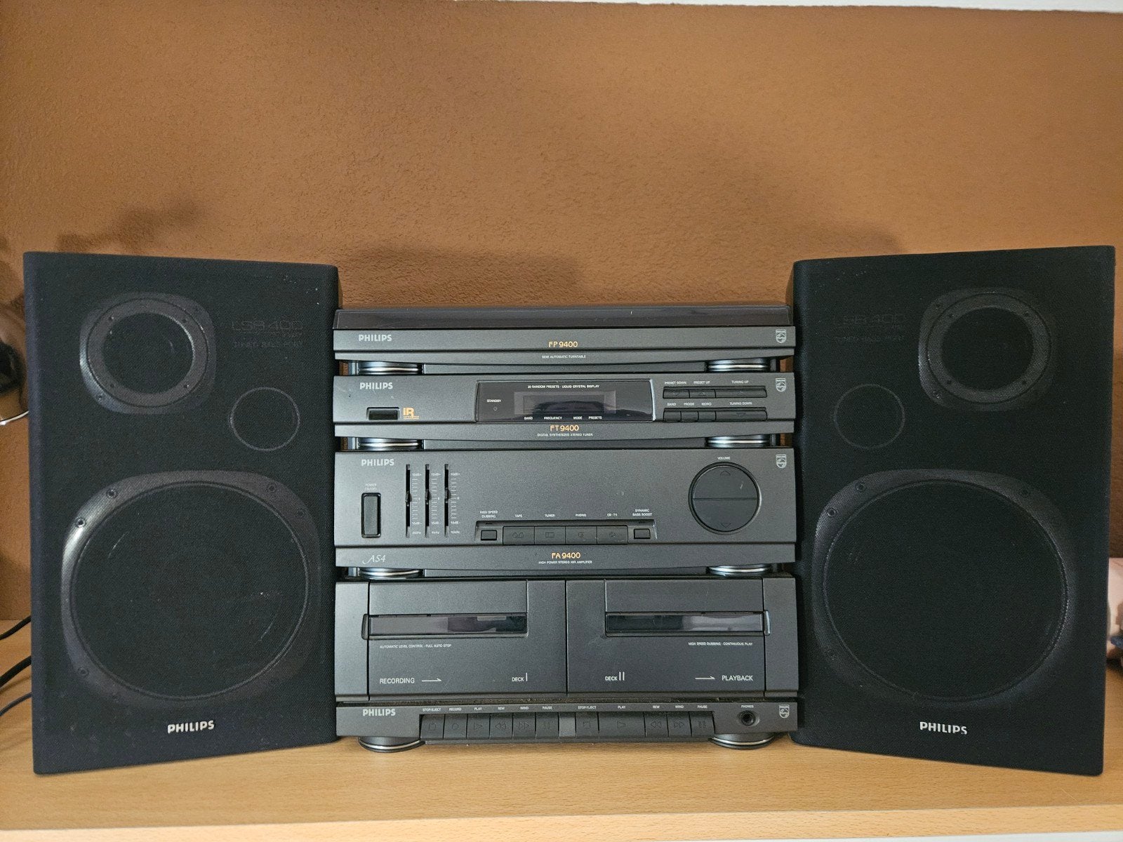 Philips FP 9400 Stereo Set met Platenspeler en Speakers

Tek
