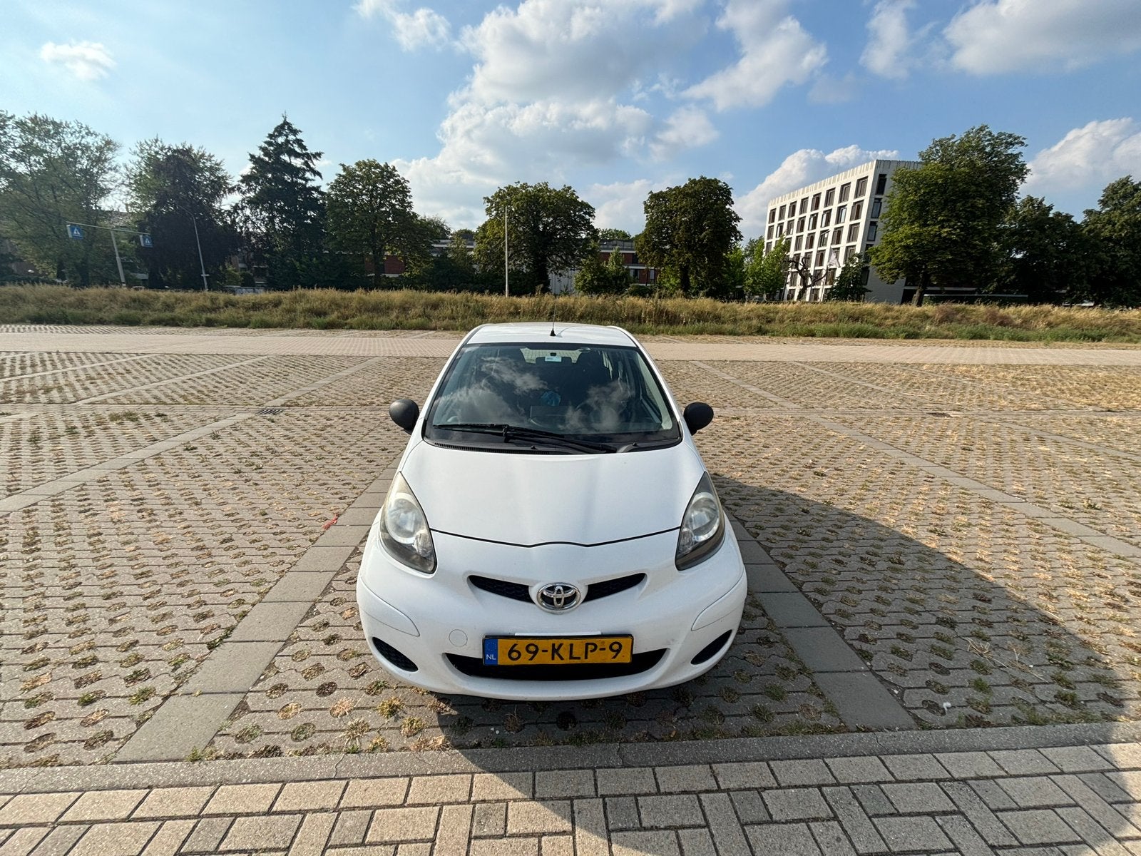 Toyota Aygo - 2010 - 132,000km - wit, Auto's, Toyota, Voorwielaandrijving, 4 stoelen, Origineel Nederlands, Handgeschakeld