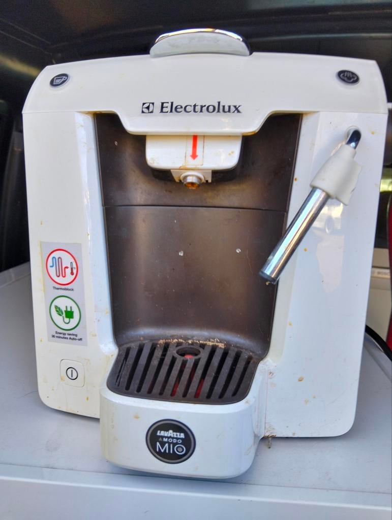 Electrolux Lavazza A Modo Mio cup koffiemachine, Witgoed en Apparatuur, Koffiezetapparaten, Koffiepads en cups, Gebruikt, Electrolux Home Products B.V., Vennootsweg 1, 2404 CG Alphen aan den Rijn, Nederland