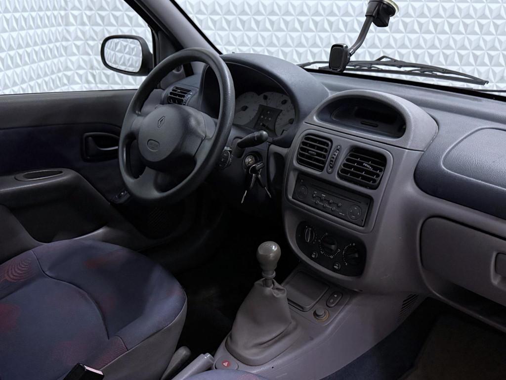 Renault Clio 1.2 RN in nette/verzorgde staat! 186.000km (200, Auto's, Voorwielaandrijving, Metallic lak, Gebruikt, 31 €/maand