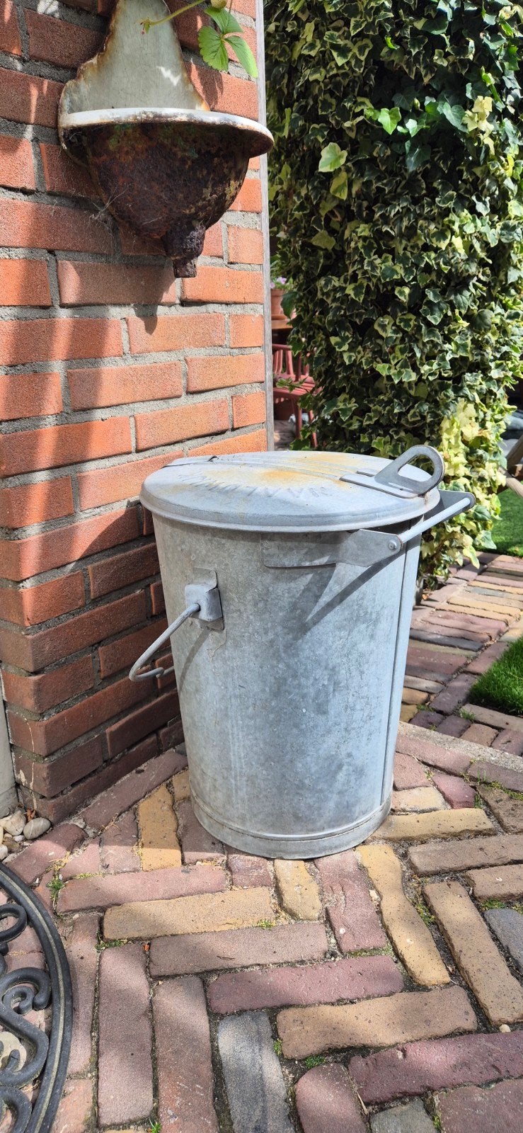 zinken vuilnisemmer Naaldwijk, Ophalen