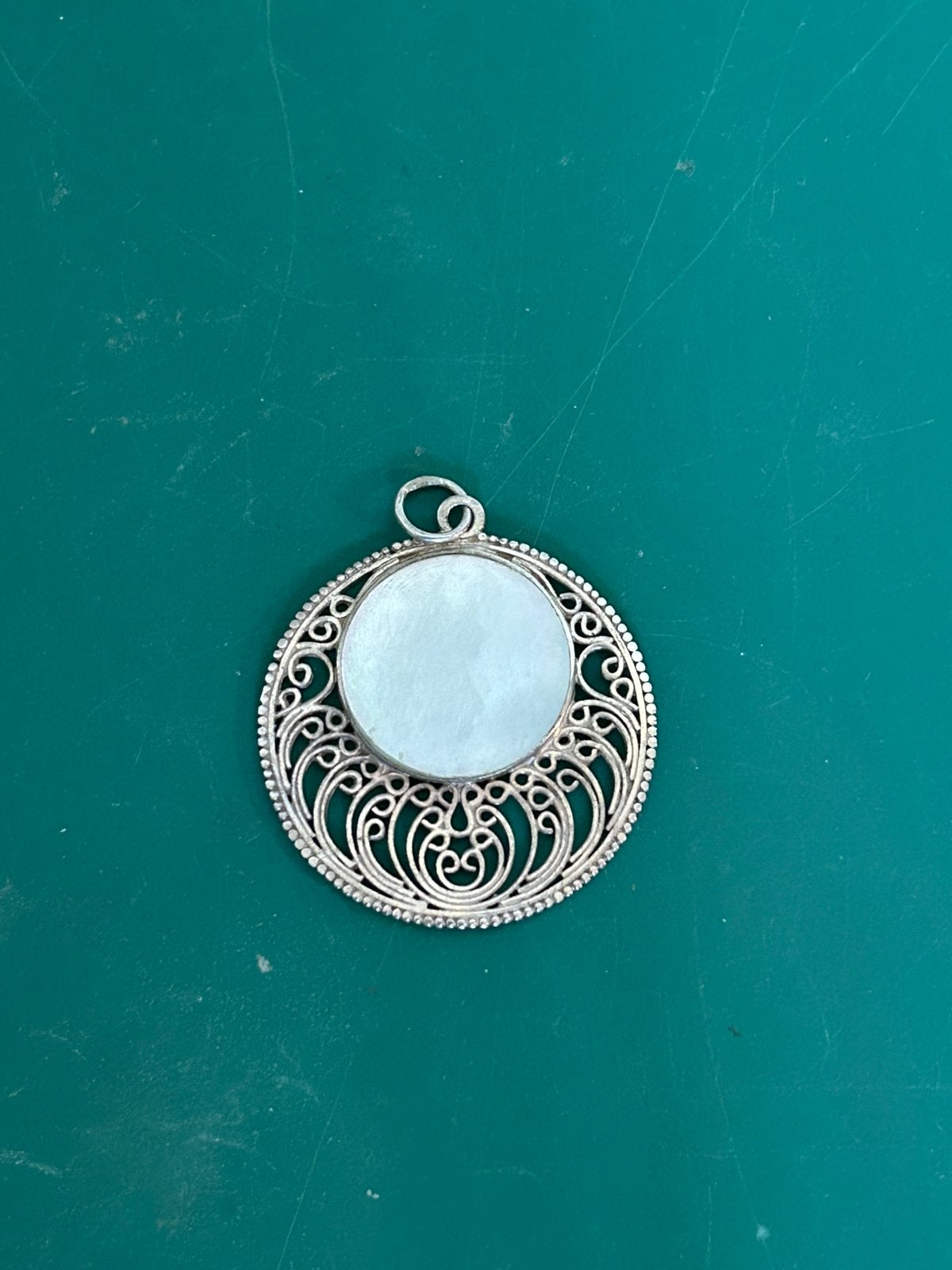 Mooie zilveren hanger met zachte tinten parelmoer, Sieraden, Tassen en Uiterlijk, Kettinghangers, Verzenden, Zo goed als nieuw