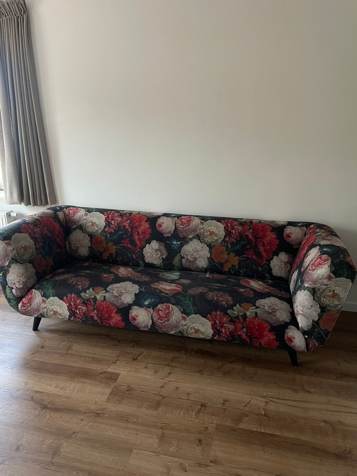 Mooie bloemen bank, Huis en Inrichting, Banken | Bankstellen, Ophalen, Zo goed als nieuw, 75 tot 100 cm