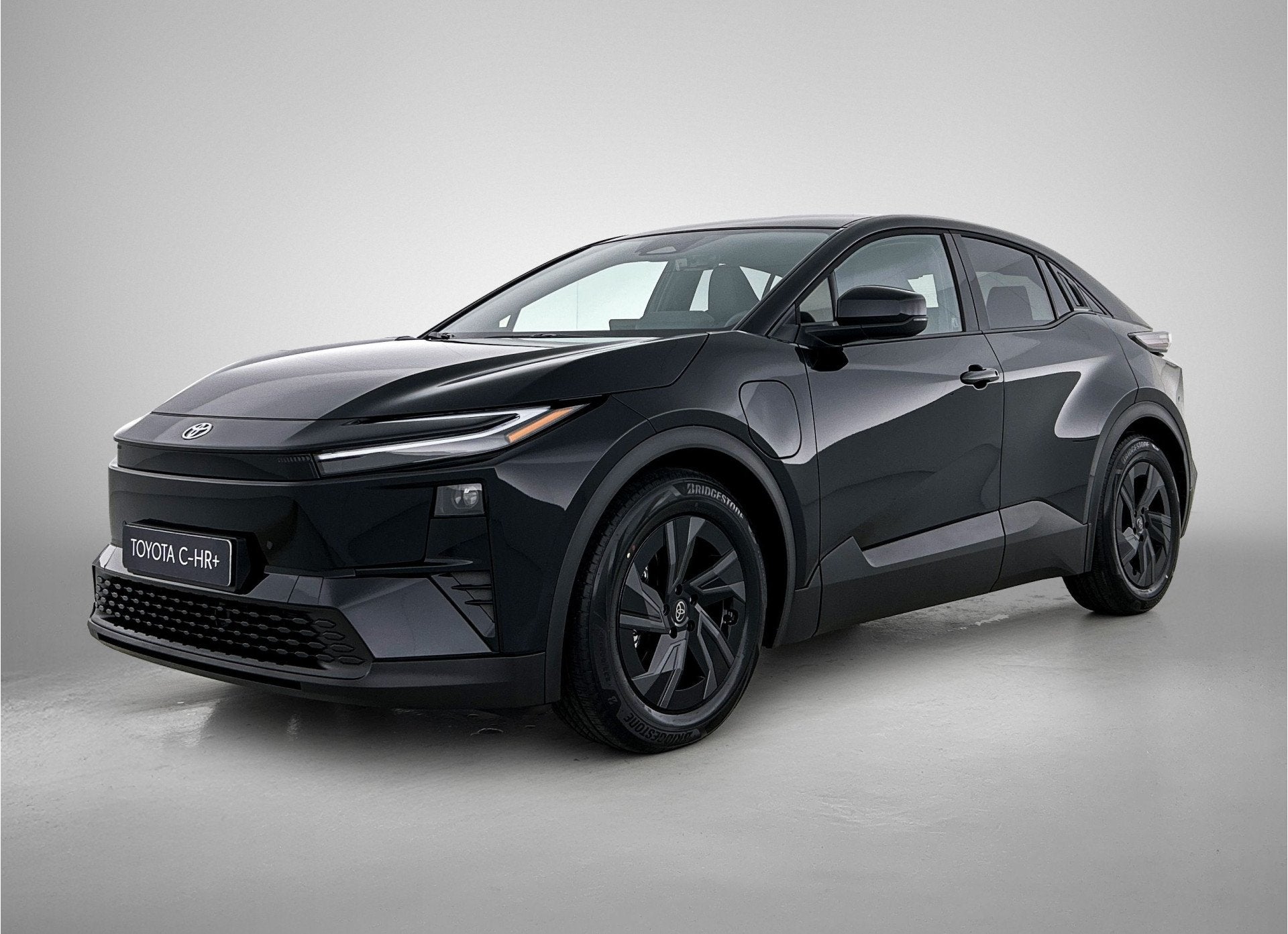 Toyota C-HR+ First Edition 77 kWh *EV-Deal* (bj 2026), Auto's, Stof, 24 min, Zwart, Origineel Nederlands