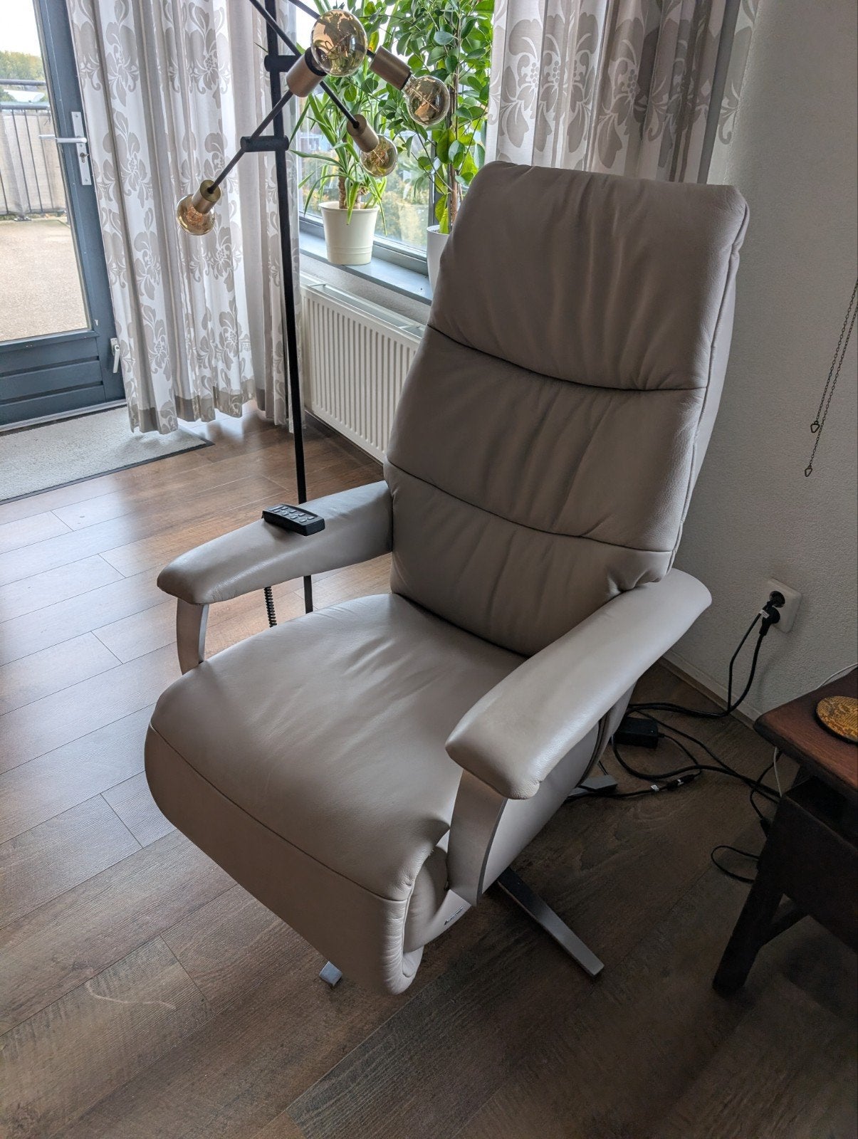 Luxe Zit- en Ligstoel met Elektrische Verstelling, Ophalen, Modern, Comfort, Leer, Zo goed als nieuw