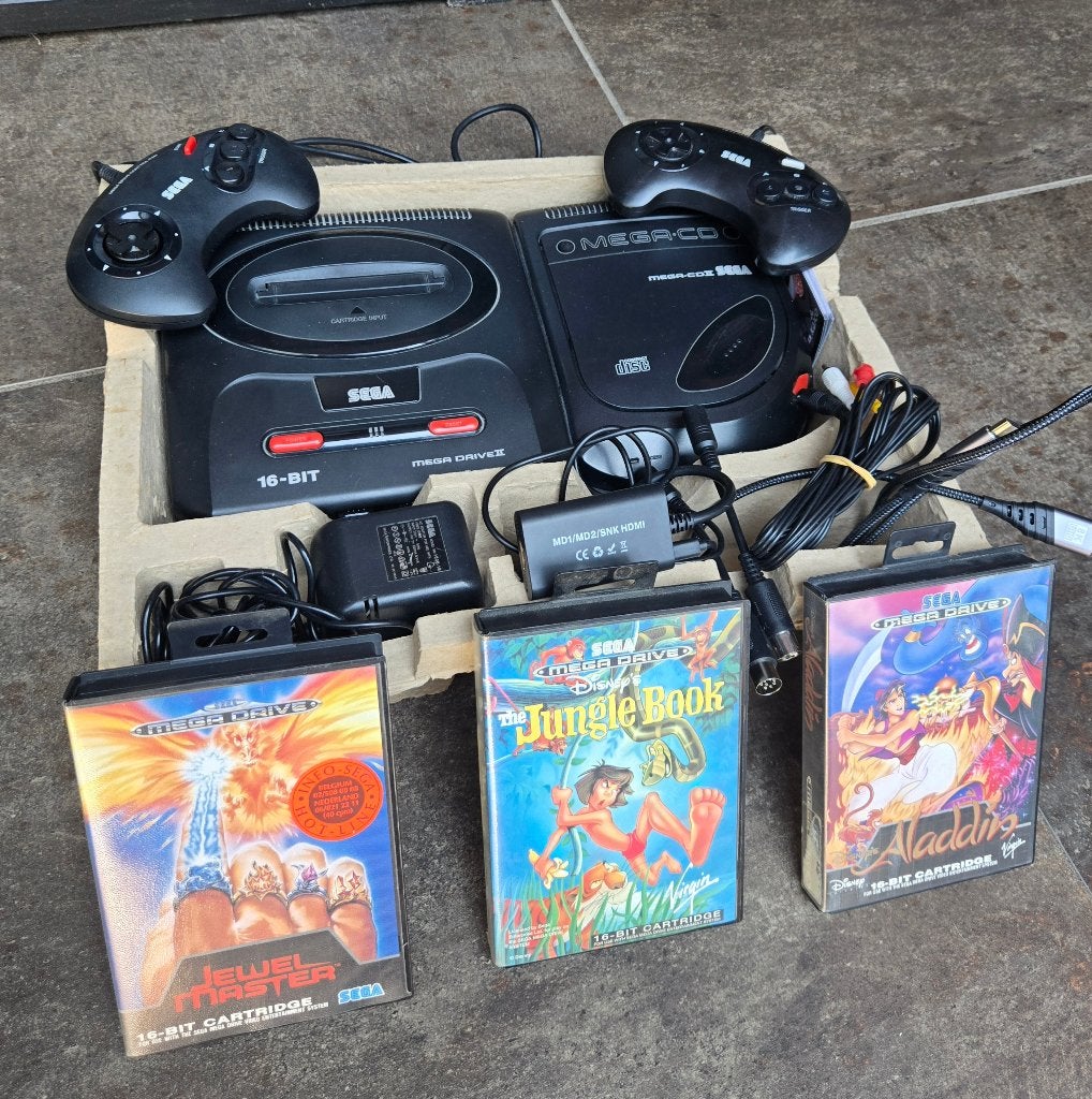 Sega mega cd 2 met doos, Met games, Mega Drive, Met 2 controllers, Ophalen of Verzenden
