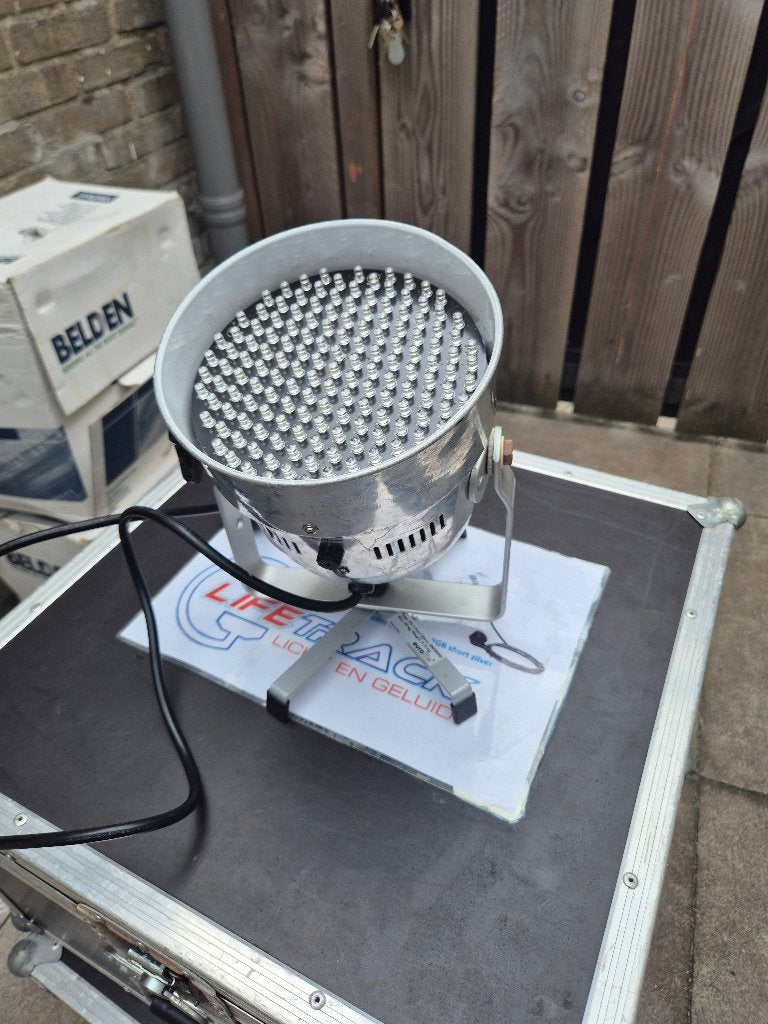 3 x Flightcase met 9 x Par56 LED, Ophalen, Zo goed als nieuw, Licht, Geluidgestuurd