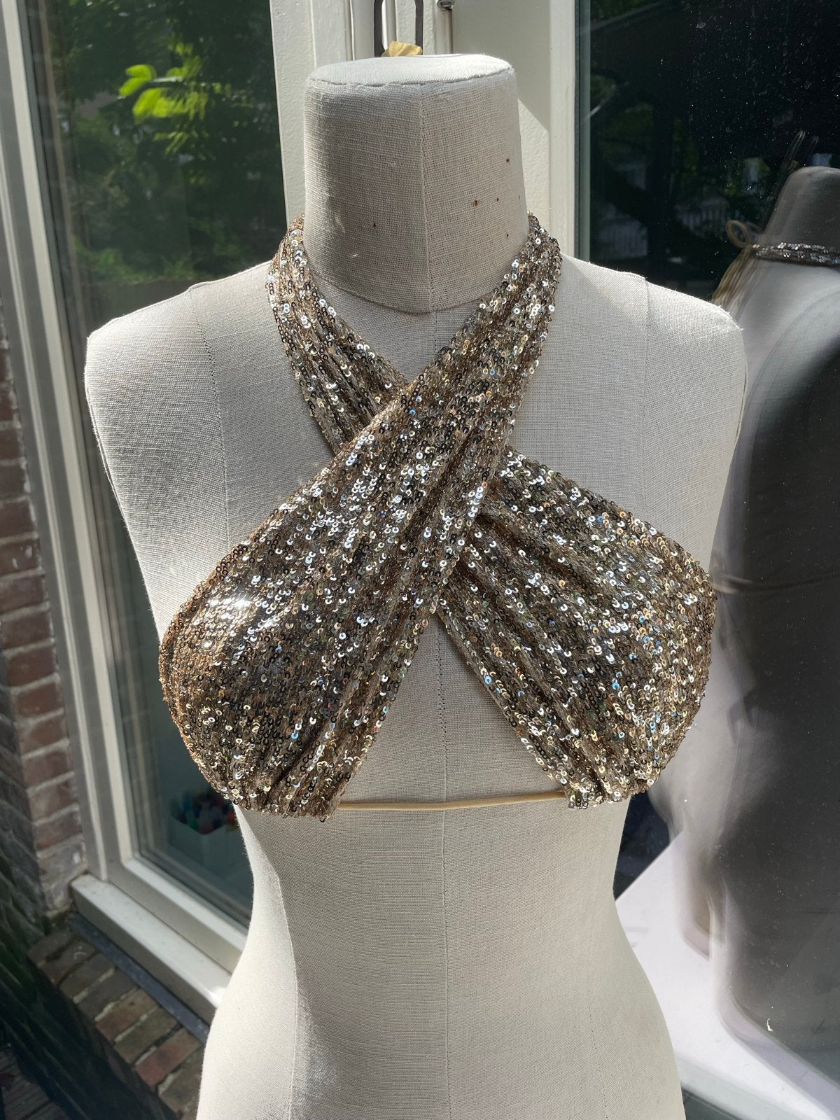 Nieuw Crisscross pailletten haltertopje S-M, Nieuw, Ophalen of Verzenden, Goud, Maat 36 (S)