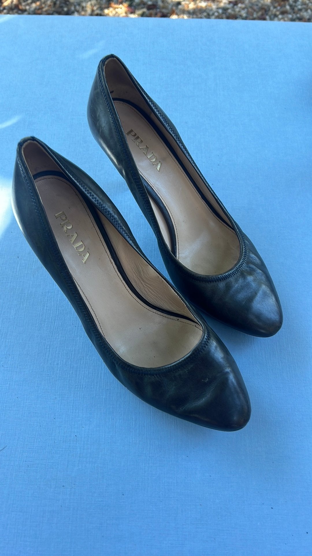 Prada pumps maat 38,5 d bijna zwart donkerblauw, Kleding | Dames, Ophalen, Pumps, Blauw, Gedragen