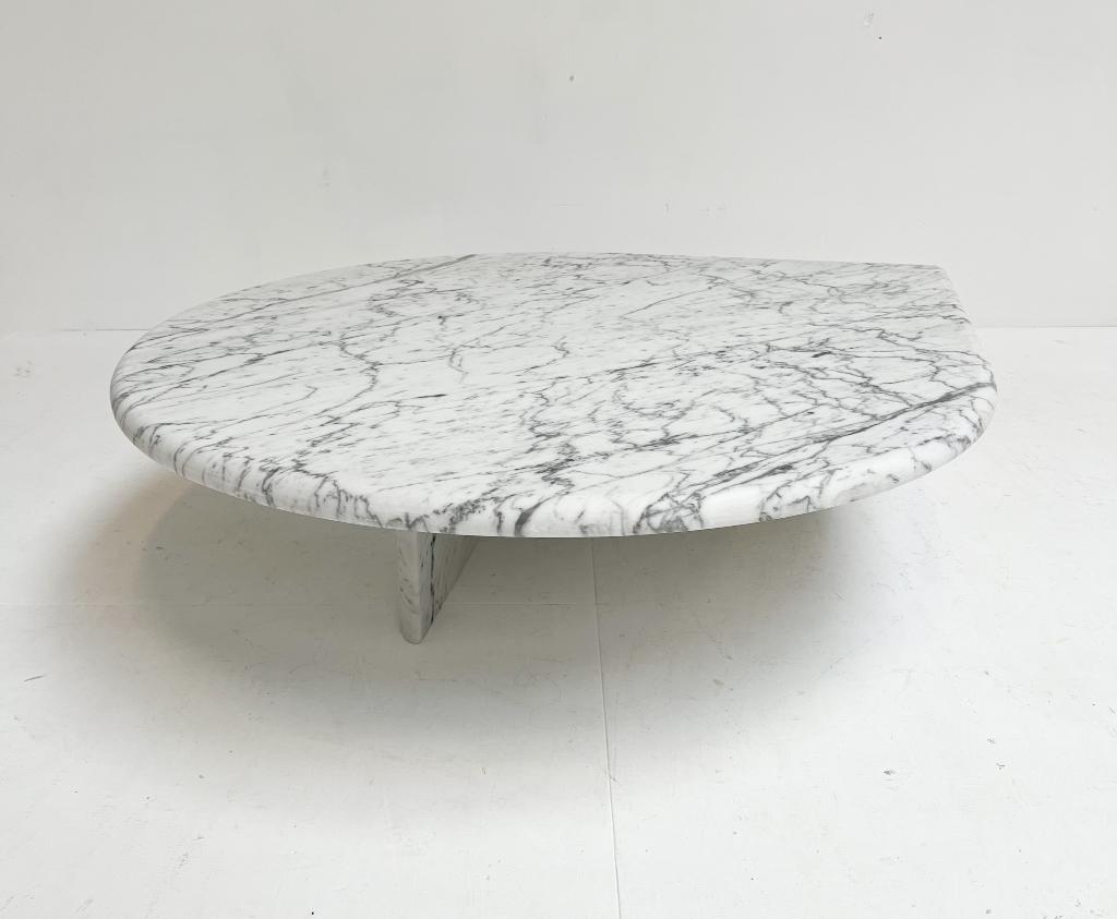 Massief Carrera marmeren salontafel, 1980's, Overige materialen, Gebruikt, 100 tot 150 cm, 75 cm of meer