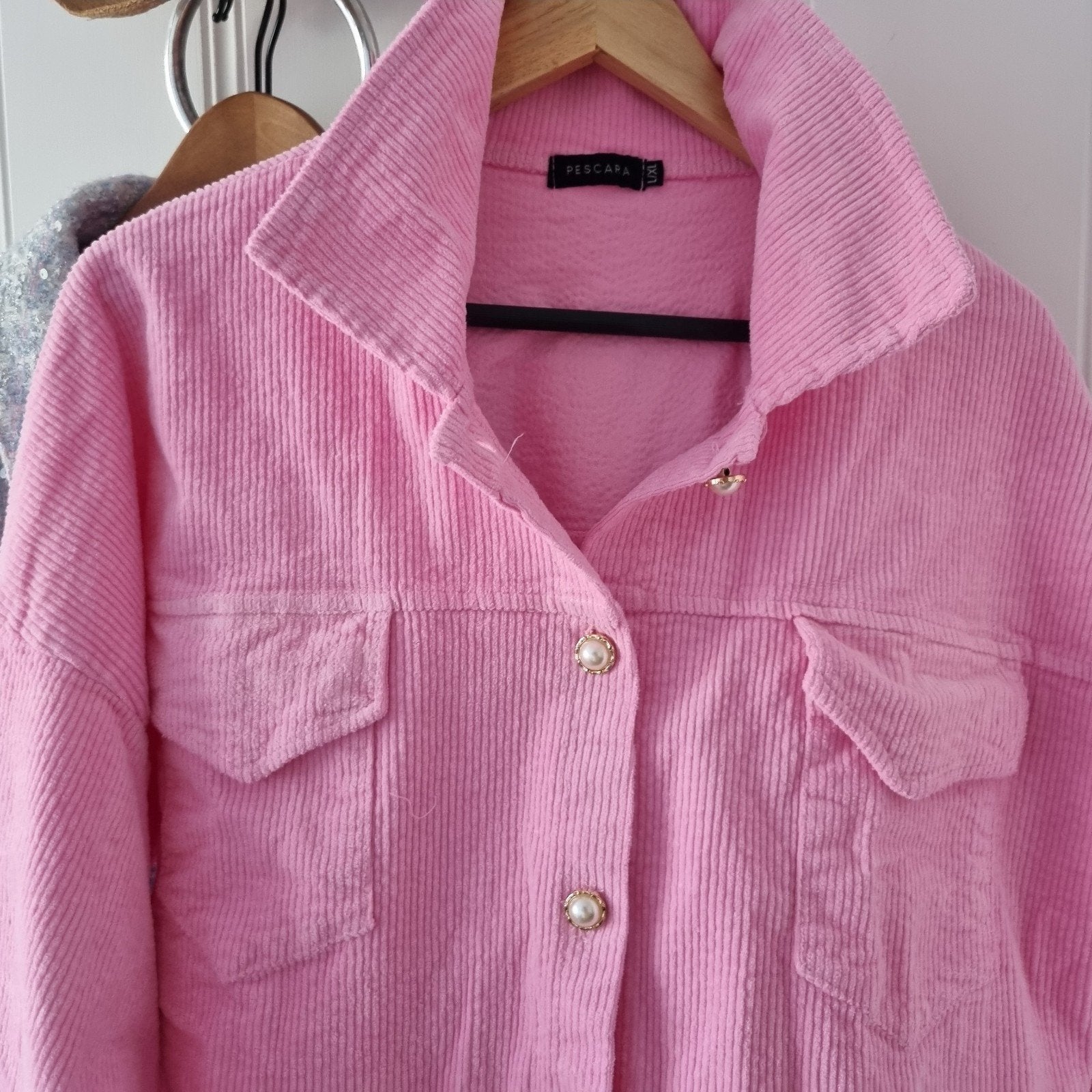 NIEUW ! maat L / XL knalroze corduroy jasje oversized 46 44, Kleding | Dames, Maat 42/44 (L), Pescara, Nieuw, Ophalen of Verzenden