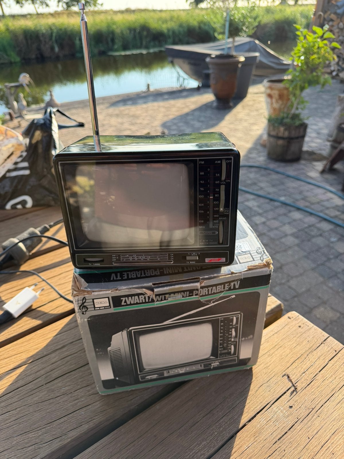 Tv helemaal nieuw in doos uit 1987, Ophalen