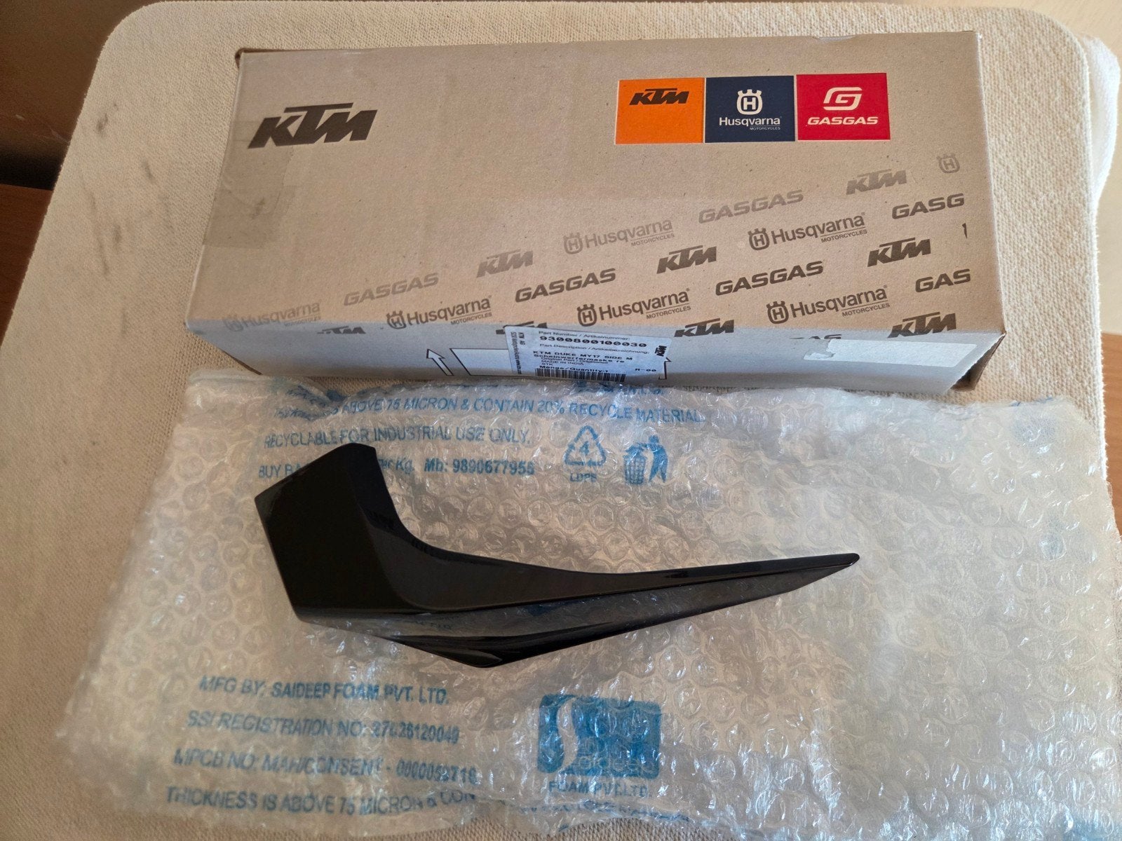 ZIJMASKER rechts koplamp kleur zwart KTM 125 Duke / 390 Duke, Ophalen of Verzenden, Nieuw