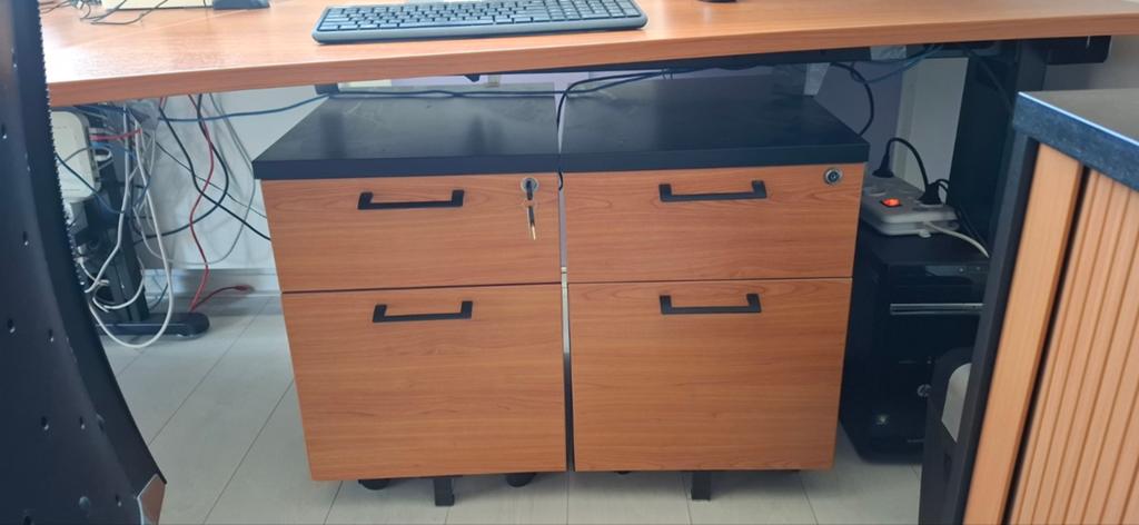 Bureaukastjes op wieltjes, Ophalen