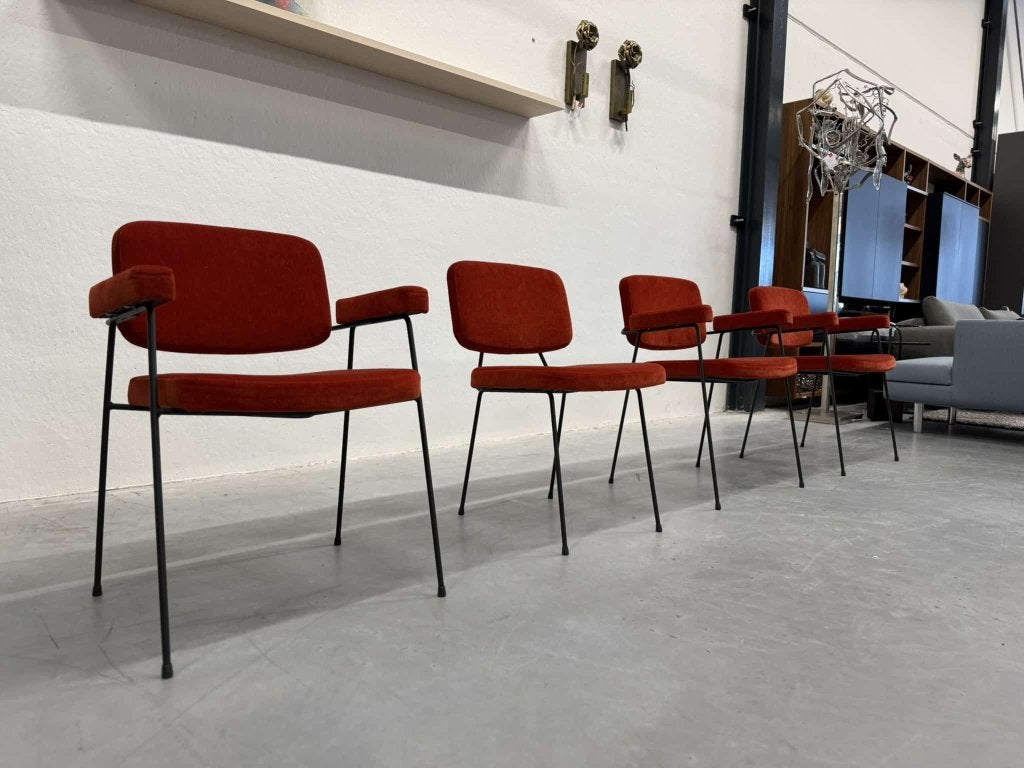 4 Nieuw Artifort Moulin Armstoel Lucir rood design stoel, Nieuw, Ophalen of Verzenden, Vier, Stof