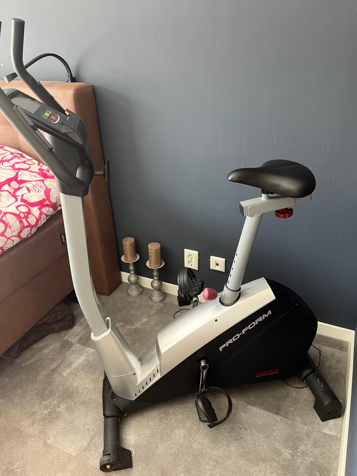 Nette hometrainer merk Pro-Form met digitaal scherm TEAB, Ophalen, Benen, Gebruikt, Metaal