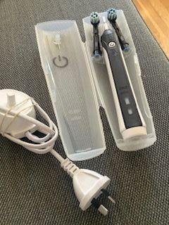 Braun Oral-B oplaadbare elektrische tandenborstel, Ophalen, Zo goed als nieuw, Overige typen