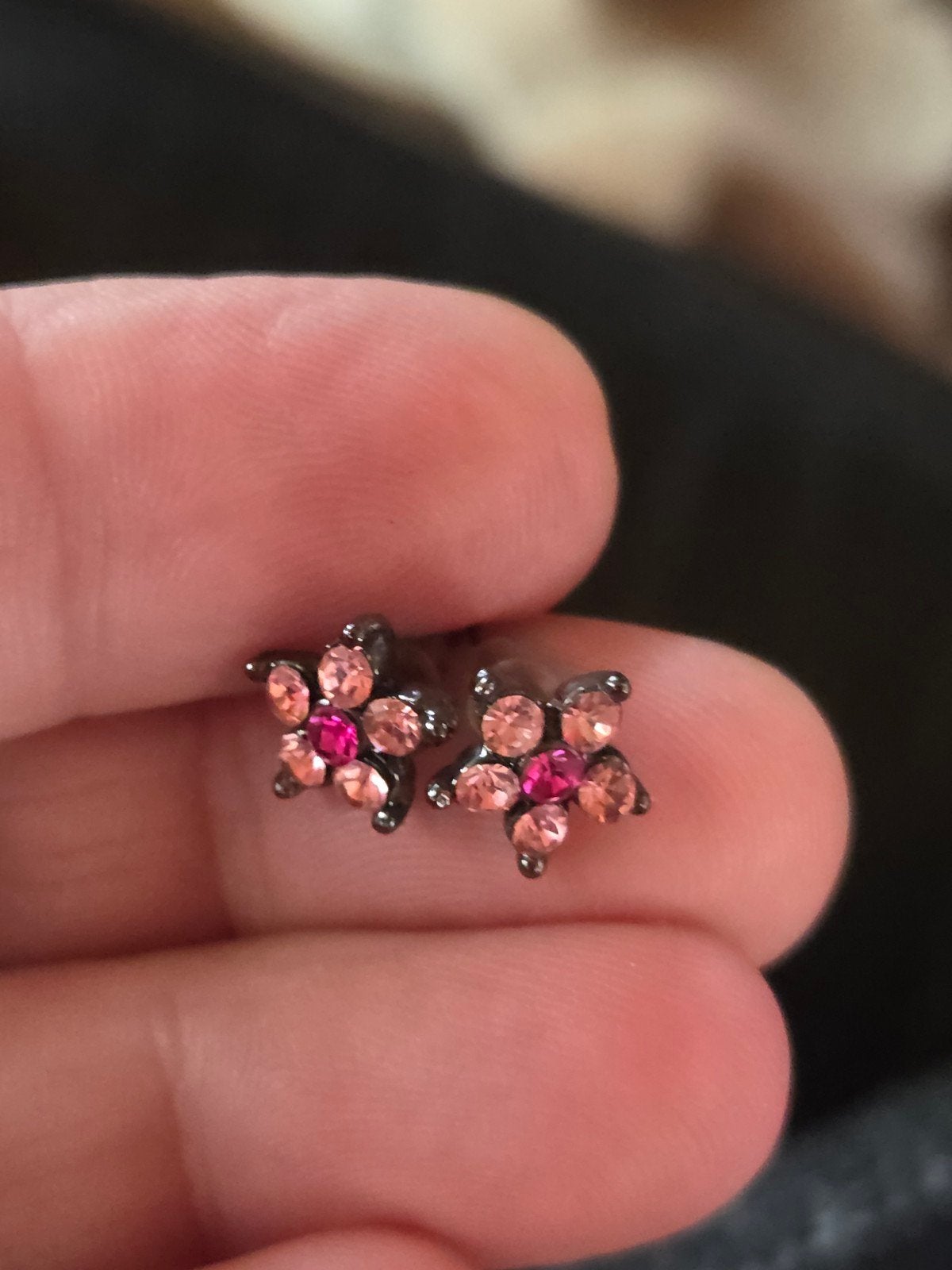 Nieuwe bloemvormige oorbellen met roze steentjes, Overige materialen, Nieuw, Ophalen of Verzenden, Roze