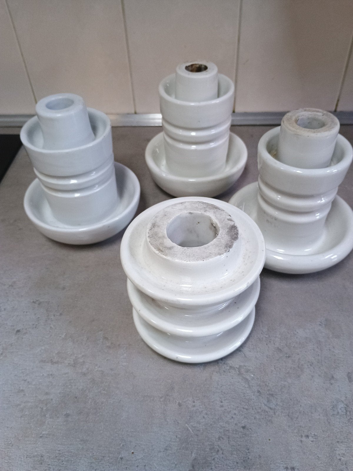 4 porseleinen isolatoren - Vintage, Antiek en Kunst, Antiek | Porselein, Ophalen of Verzenden