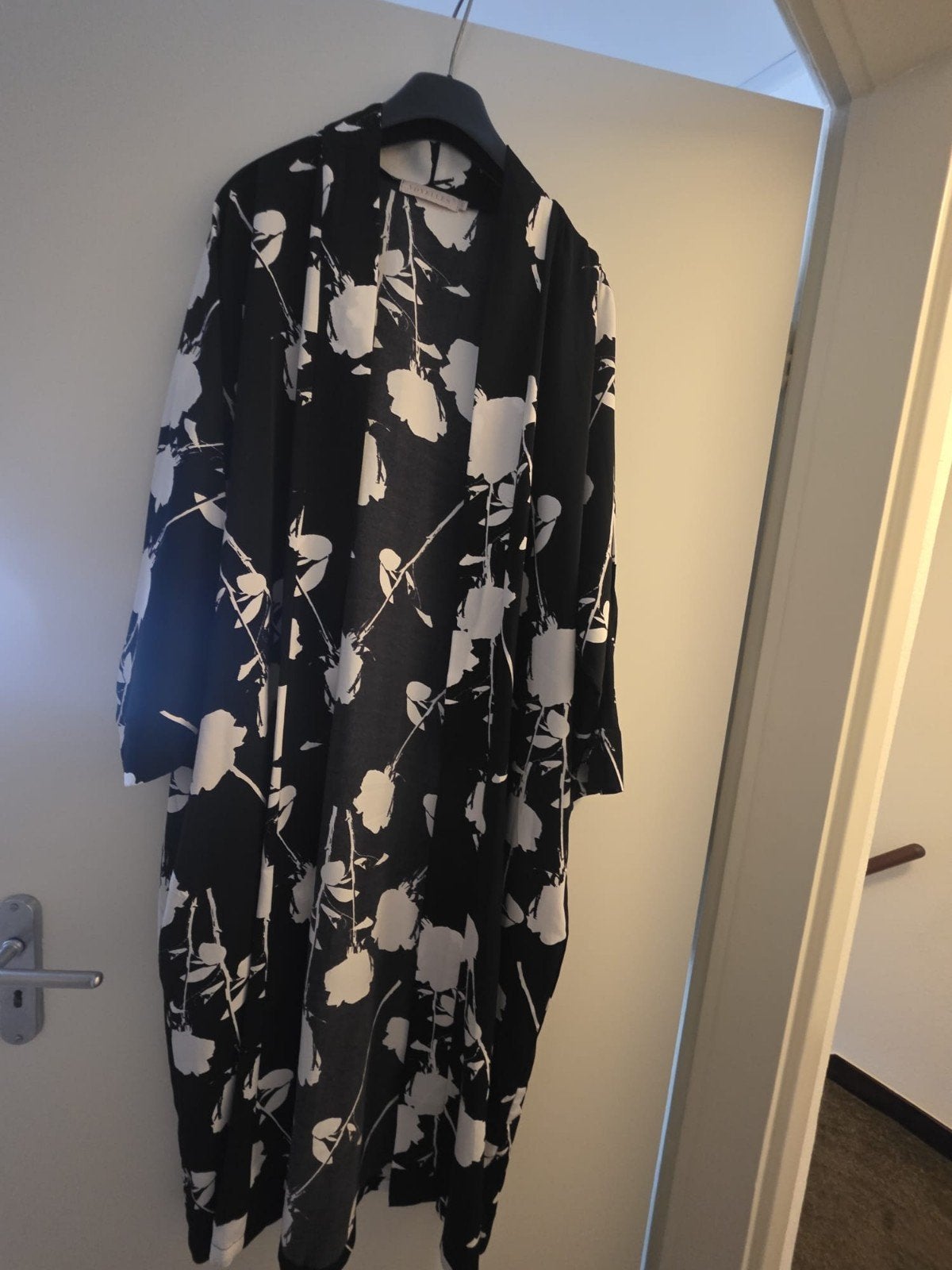 Voyelles Zwart-witte bloemenprint kimono/vest, Kleding | Dames, Zwart, Maat 42/44 (L), Nieuw, Ophalen of Verzenden