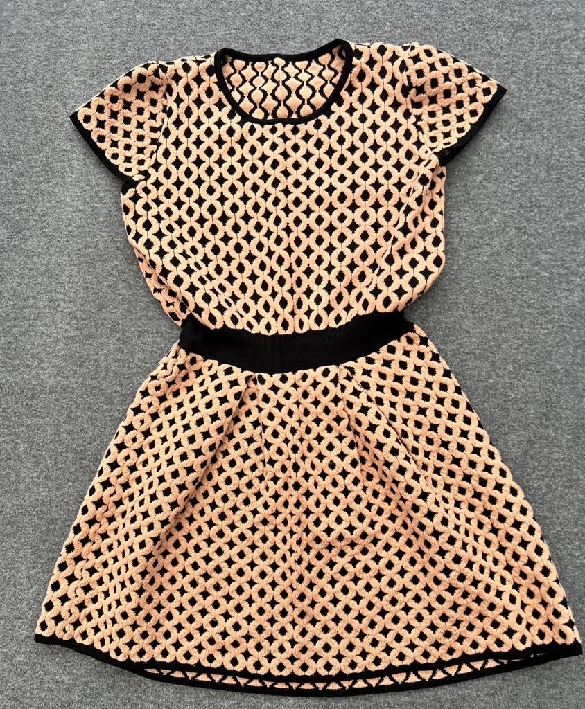 Trina Turk sweater jurk – maat S fit & flare perfecte staat, Ophalen of Verzenden, Zo goed als nieuw, Maat 36 (S), Zwart