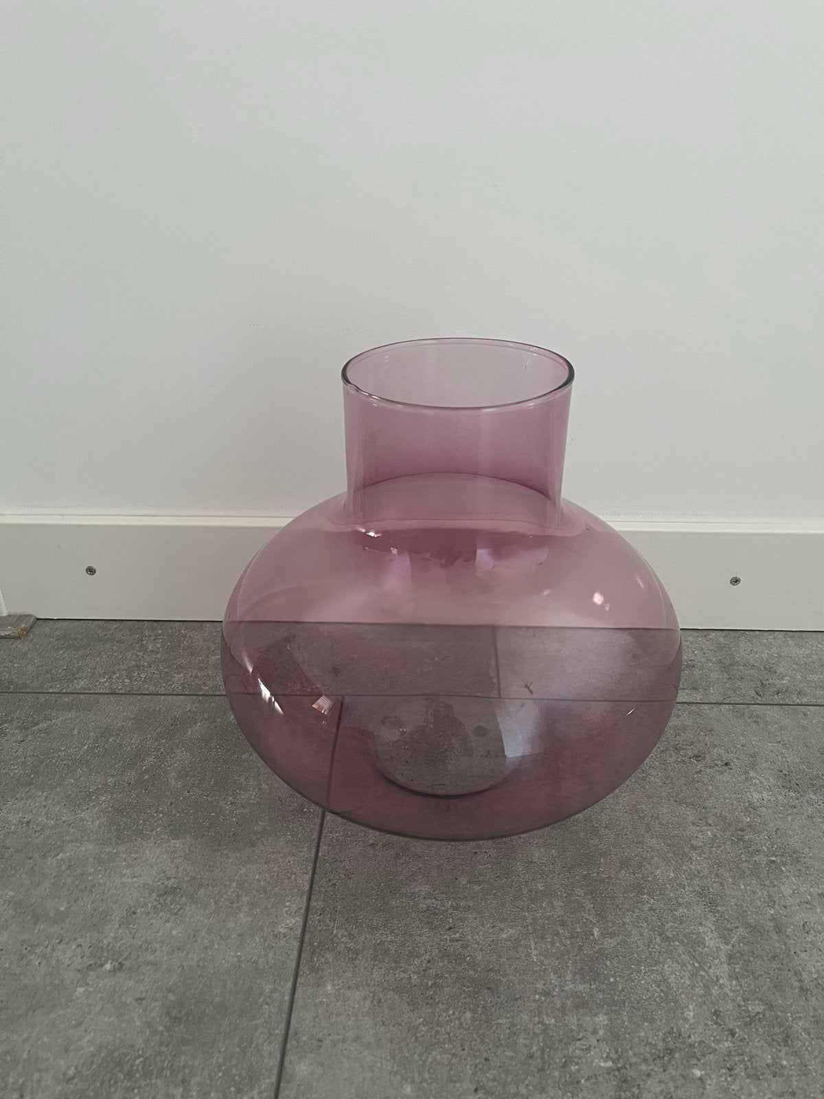 Paarse glazen vaas, Ophalen of Verzenden, Zo goed als nieuw, Paars, Glas