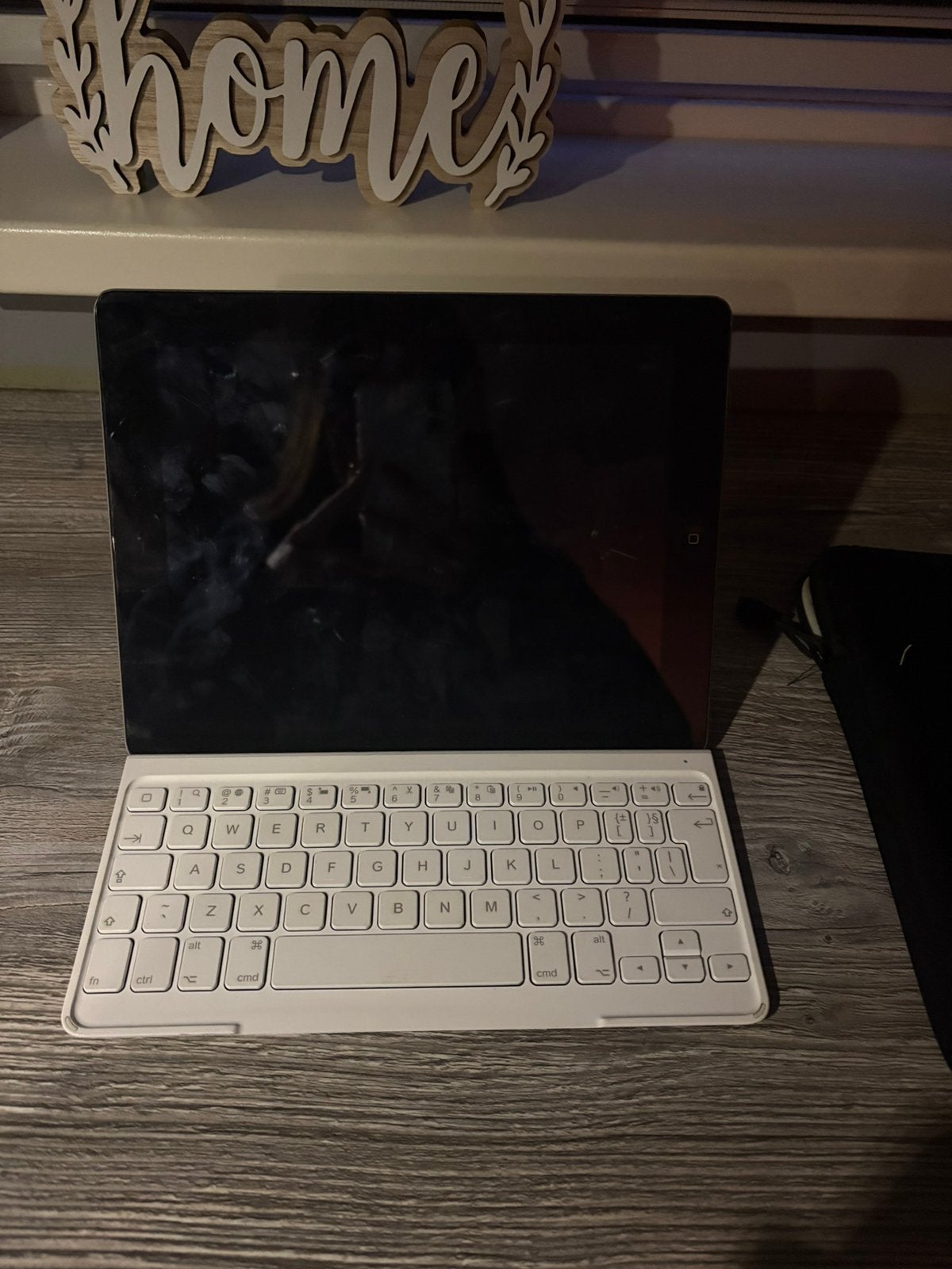 Ipad 2 (16gb) grijs + toetsenbord, oplader en hoes., 10 inch, Apple iPad, Ophalen of Verzenden, Zo goed als nieuw