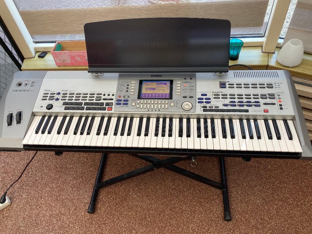 Yamaha PSR 9000 pro (incl. standaard - kruk - rolkoffer), Ophalen, Yamaha, Zo goed als nieuw, Midi-aansluiting