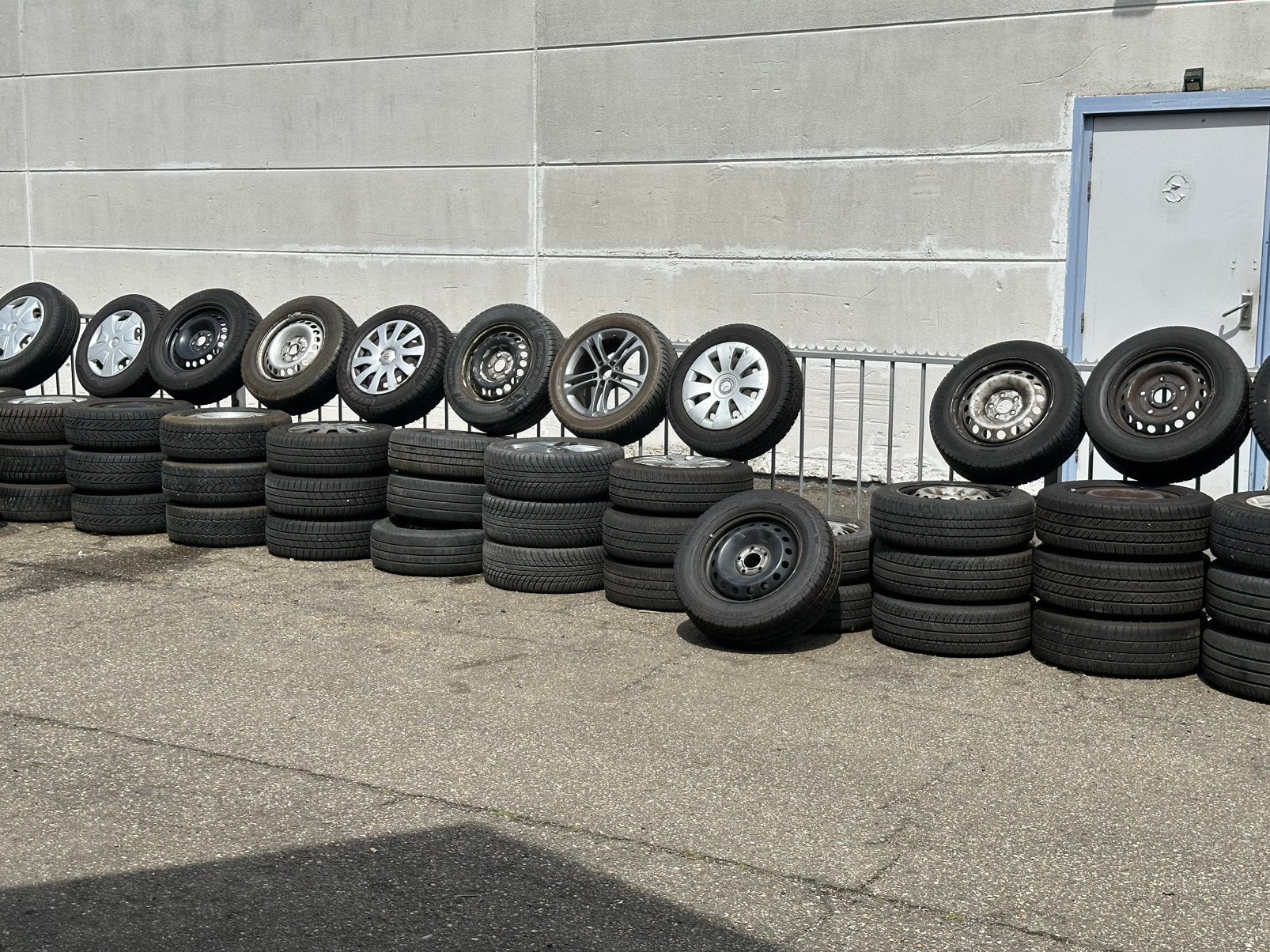 Mercedes Vito/ ford custum / opel vivaro / velgen met banden, Auto-onderdelen, 16 inch, Banden en Velgen, Ophalen of Verzenden