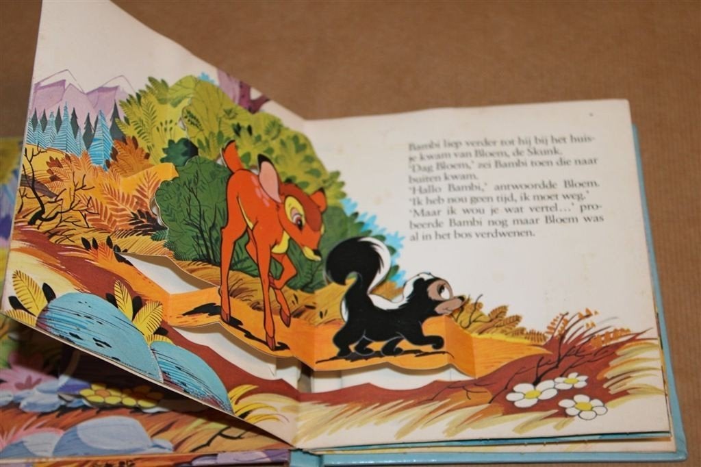 Bambis Grote Dag — Disney Pop-up Boekje 1976, Boeken, Ophalen of Verzenden, Gelezen