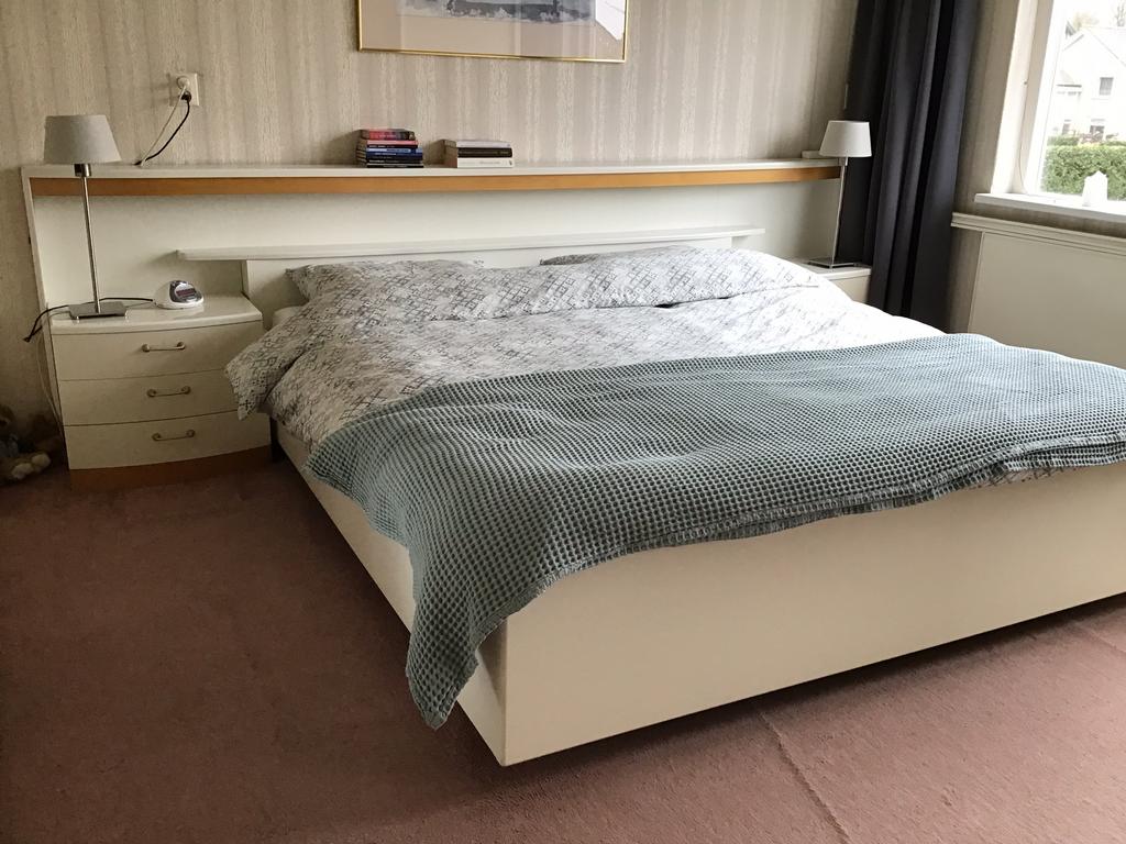 2-persoons slaapkamer ameublement 180x200, Huis en Inrichting, Slaapkamer | Bedden, Gebruikt, Wit, Tweepersoons, Ophalen of Verzenden