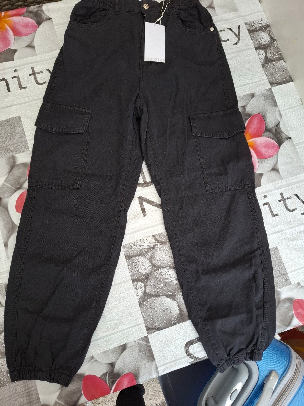 Nieuw Bershka zwarte cargo broek maat S, Zwart, Nieuw, Maat 36 (S), Lang
