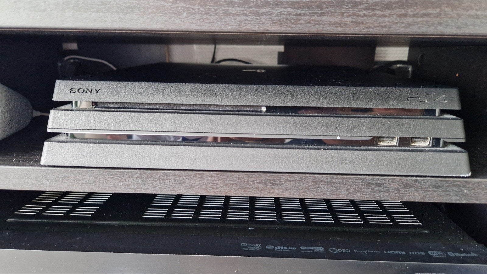 PS4 pro 1TB met 2 controllers, Spelcomputers en Games, Spelcomputers | Sony PlayStation 4, Ophalen, Zo goed als nieuw, Met 2 controllers