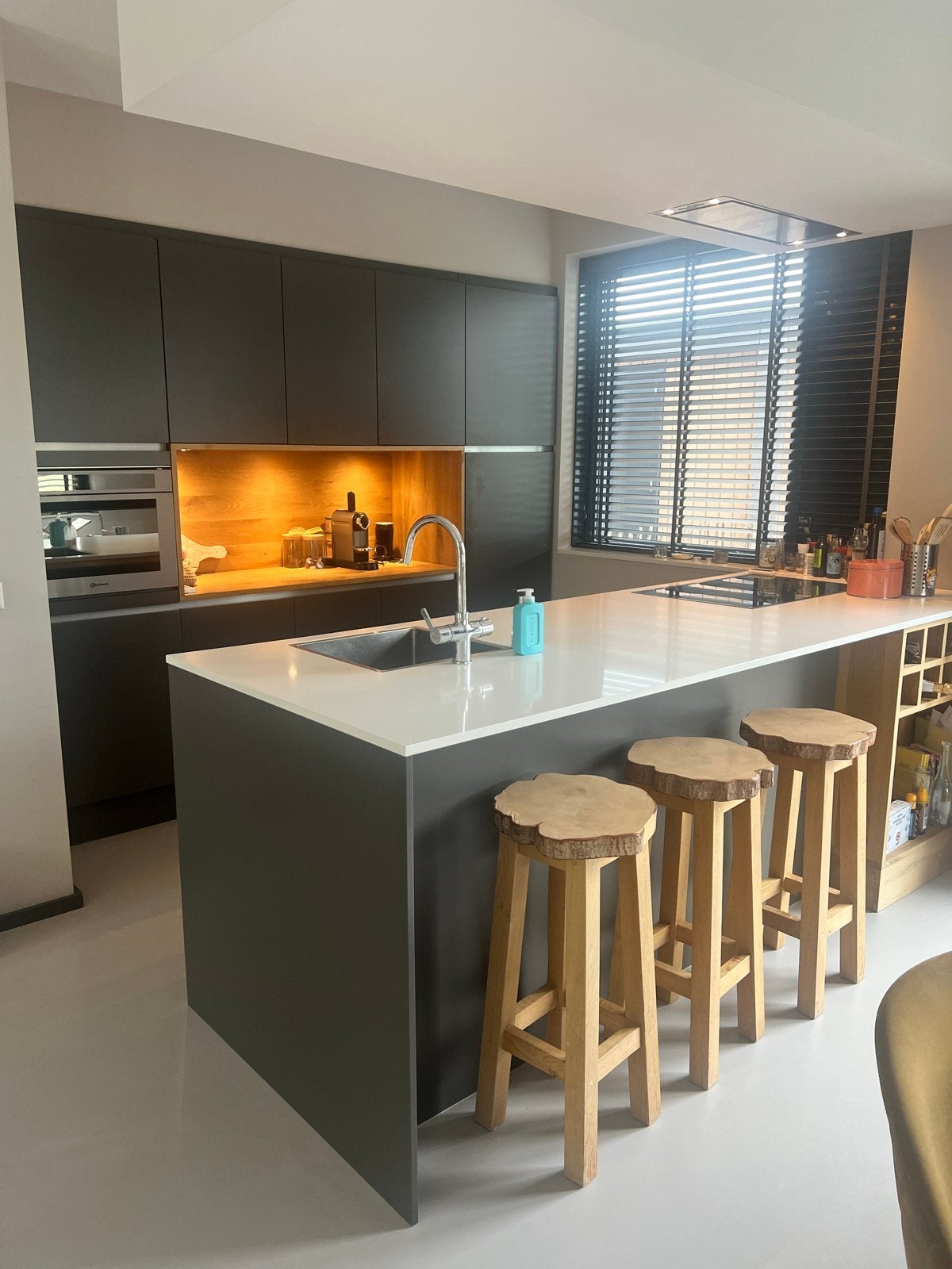 Moderne Keuken met Kookeiland en Bauknecht Apparatuur, Ophalen, Gebruikt, Overige kleuren, Greeploos
