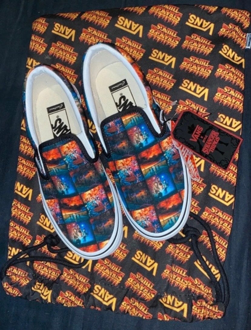 Stranger Things x Vans Limited Edition Customs, Kleding | Dames, Verzenden, Nieuw, Overige kleuren, Sneakers of Gympen
